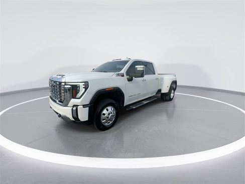 Used 2024 GMC Sierra 3500 Denali w/ Denali Reserve Package image 4