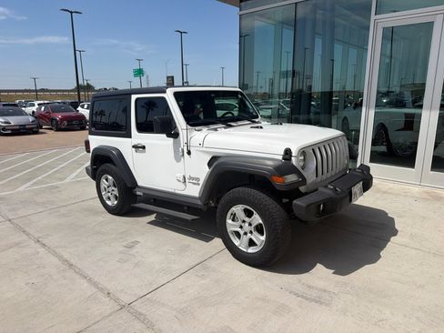 Used 2020 Jeep Wrangler Sport AWD/4WD image 4