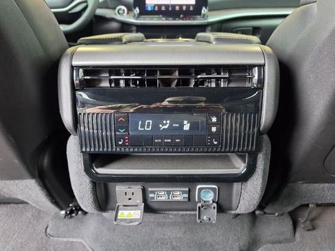 Used 2025 Jeep Wagoneer Series II w/ 8-Passenger Seating Package AWD/4WD image 33