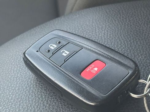 Used 2025 Toyota RAV4 XLE image 22