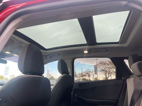 Certified 2022 Ford Escape SE w/ SE Sport Appearance Package image 19