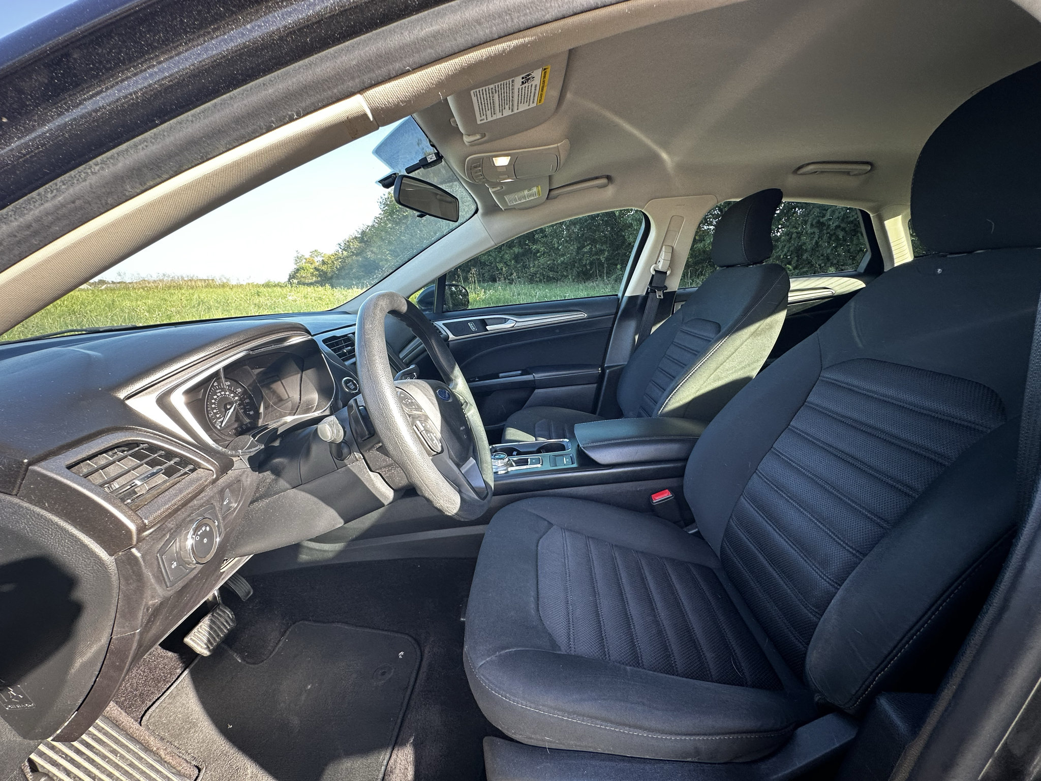 Used 2017 Ford Fusion SE w/ Fusion SE Technology Package FWD image 11