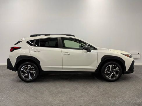 Used 2024 Subaru Crosstrek 2.0i Premium image 2