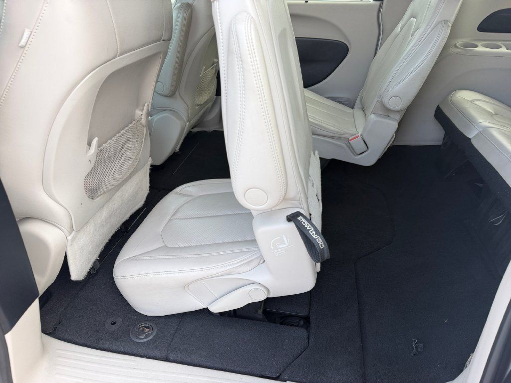 Used 2021 Chrysler Voyager Lxi FWD image 16