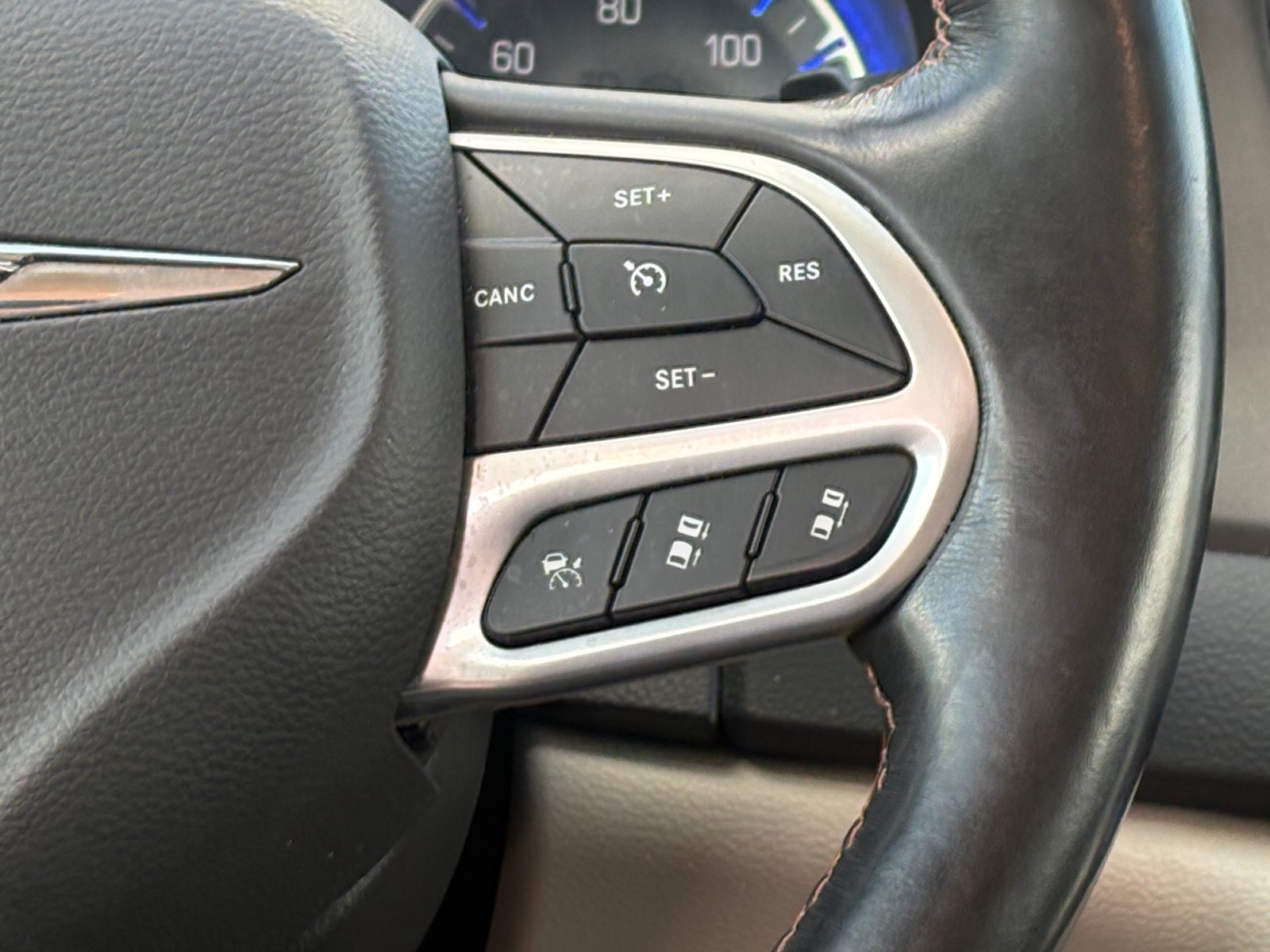Used 2020 Chrysler Pacifica Touring-L w/ Advanced Safetytec Group FWD image 22