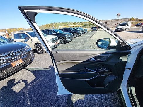 New 2026 Chevrolet Trax LT w/ Driver Confidence Package image 12