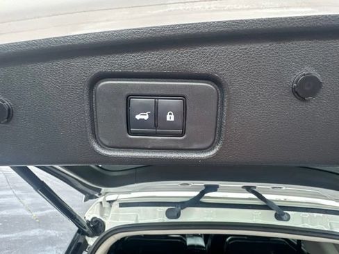 Used 2023 Nissan Pathfinder Platinum AWD/4WD image 24