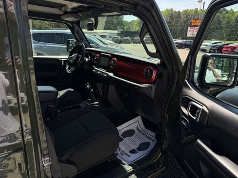 Used 2021 Jeep Wrangler Unlimited Rubicon AWD/4WD image 16