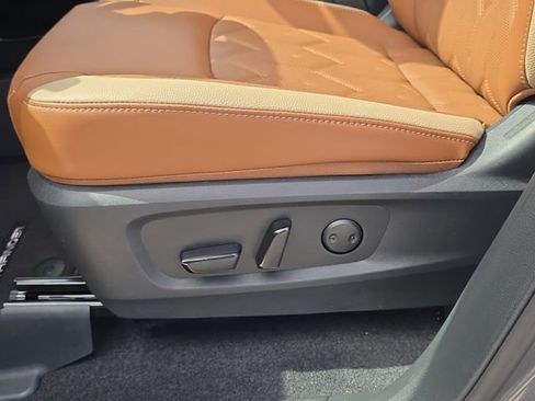 New 2026 Nissan Pathfinder Platinum image 22