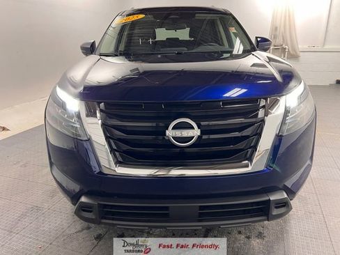 Used 2025 Nissan Pathfinder SV FWD image 1