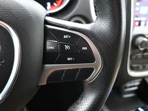 Used 2019 Dodge Durango SXT image 16