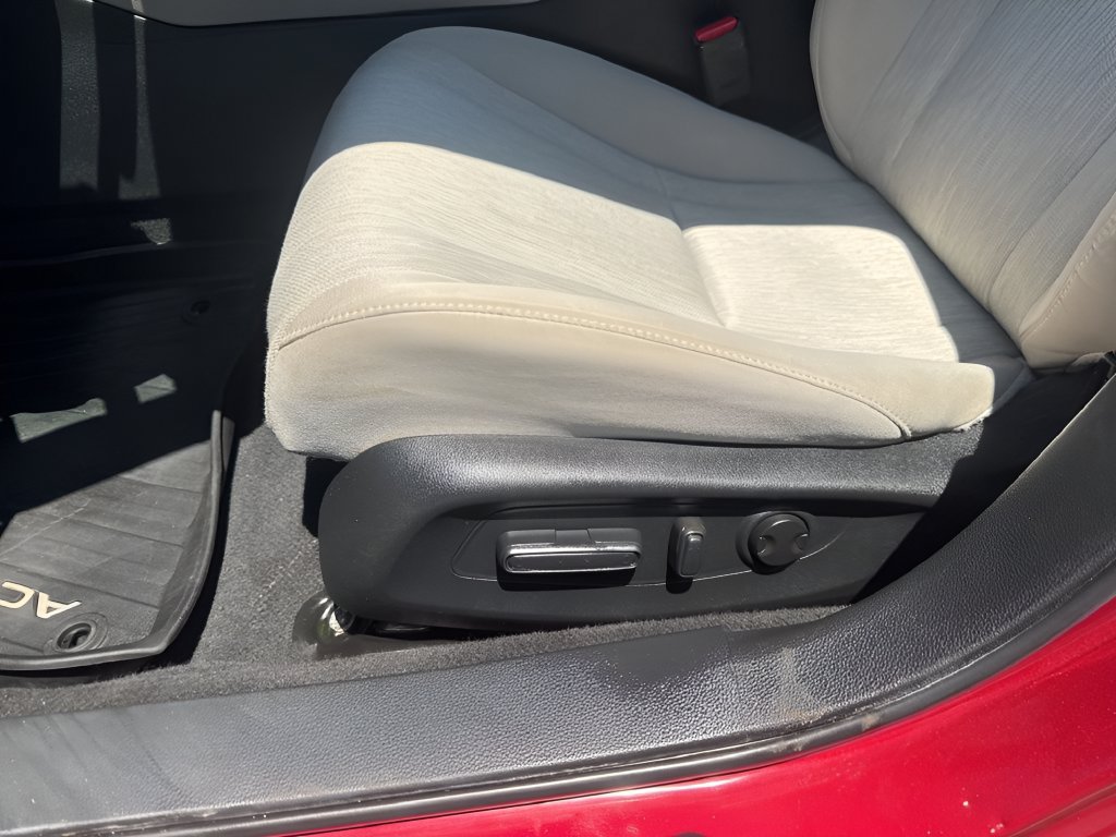 Used 2023 Honda Accord EX image 10