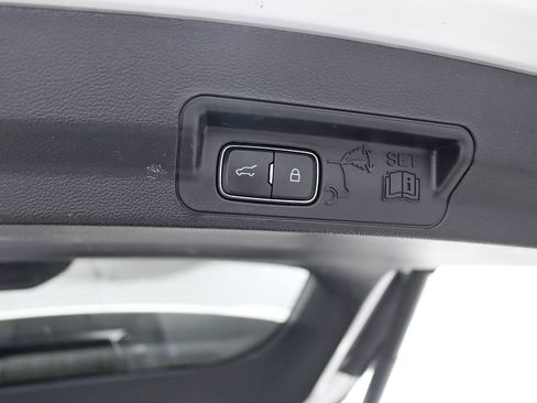 Used 2023 Ford Explorer Limited w/ Equipment Group 301A AWD/4WD image 40