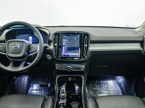 Certified 2025 Volvo XC40 B5 Ultra w/ Climate Package image 15