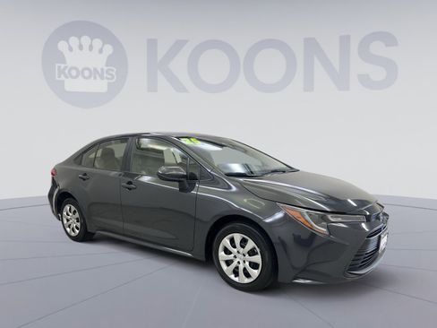 Used 2025 Toyota Corolla LE image 7