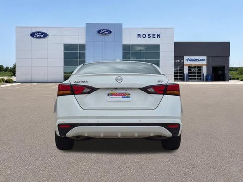 Used 2024 Nissan Altima 2.5 SV FWD image 4