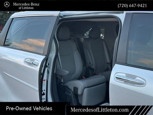 Used 2024 Toyota Sienna Limited image 25