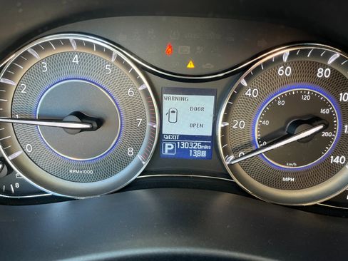 Used 2016 INFINITI QX80 4WD w/ Deluxe Technology Package image 18