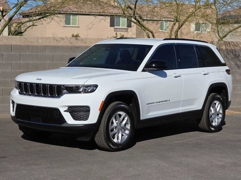 New 2025 Jeep Grand Cherokee Laredo image 9