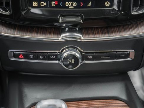 Certified 2023 Volvo XC60 B5 Ultimate w/ Climate Package image 24