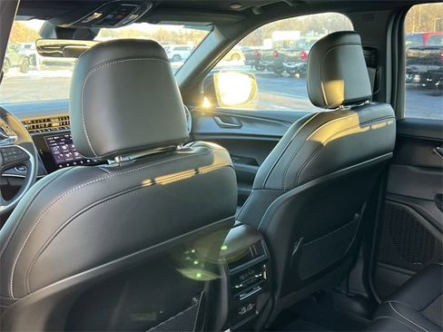 New 2025 Jeep Grand Cherokee Altitude image 33