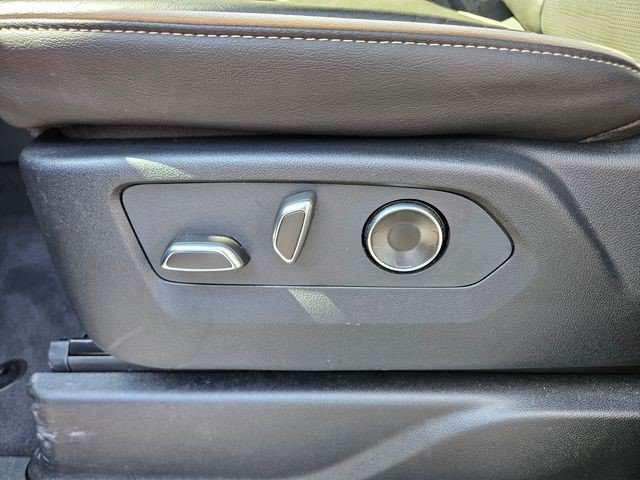 Certified 2026 Cadillac Escalade Luxury AWD/4WD image 8