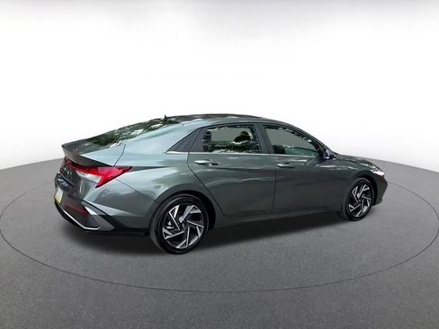 Used 2025 Hyundai Elantra SEL FWD image 15