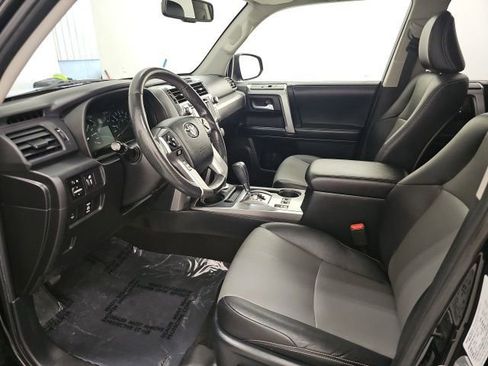 Used 2017 Toyota 4Runner SR5 AWD/4WD image 13