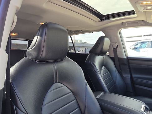 Used 2023 Toyota Highlander XLE image 15