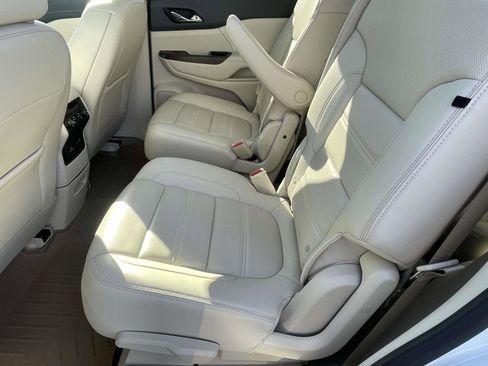 Used 2021 GMC Acadia Denali w/ Denali Technology Package FWD image 5