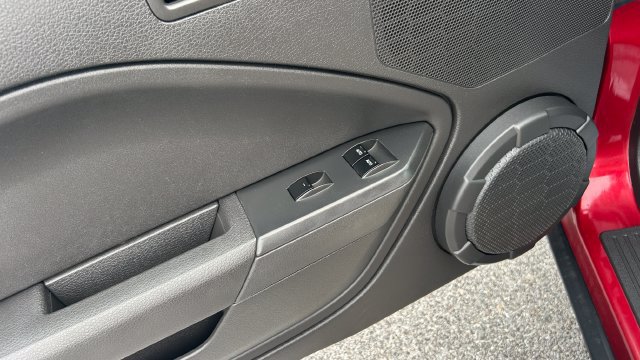 Used 2006 Ford Mustang Convertible RWD image 18