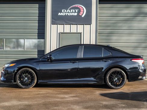 Used 2020 Toyota Camry SE FWD image 4