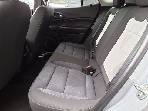 Used 2024 Chevrolet Trax LS w/ LS Convenience Package image 8