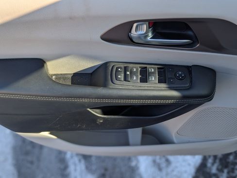 Used 2023 Chrysler Voyager LX image 30