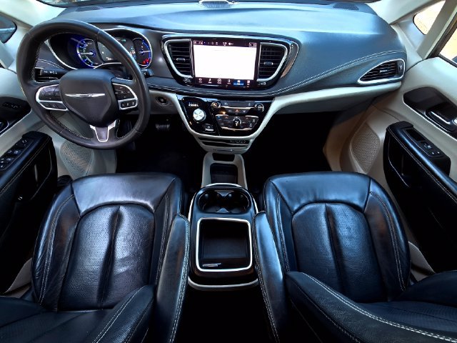 Certified 2022 Chrysler Pacifica Touring-L FWD image 9