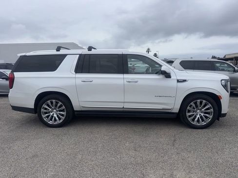 Used 2022 GMC Yukon XL Denali w/ Denali Premium Package image 4