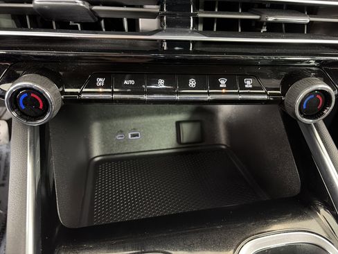 Used 2024 Chevrolet Traverse LS AWD/4WD image 26