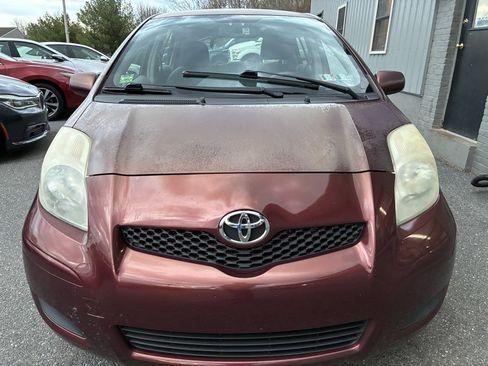Used 2009 Toyota Yaris 4-Door Hatchback image 2
