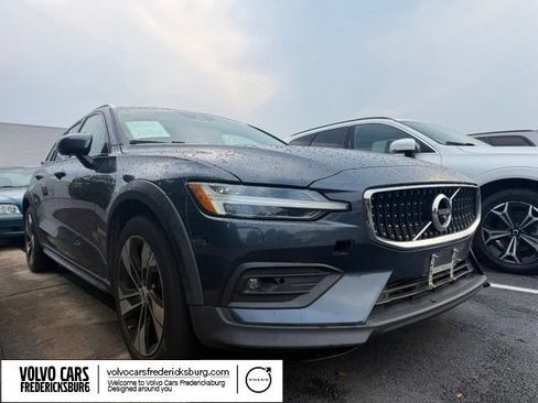 Used 2020 Volvo V60 T5 Cross Country AWD/4WD image 1