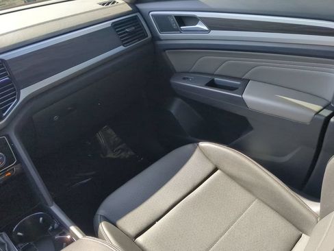 Used 2023 Volkswagen Atlas SE w/ Panoramic Sunroof Package FWD image 19