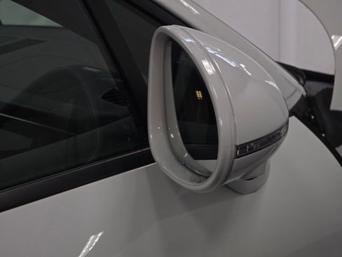 Certified 2025 Porsche Macan image 28