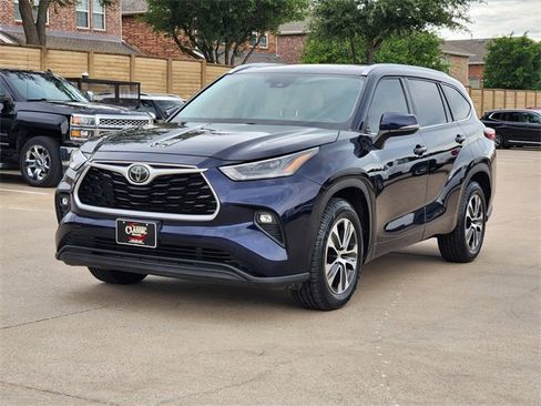 Used 2021 Toyota Highlander XLE FWD image 11