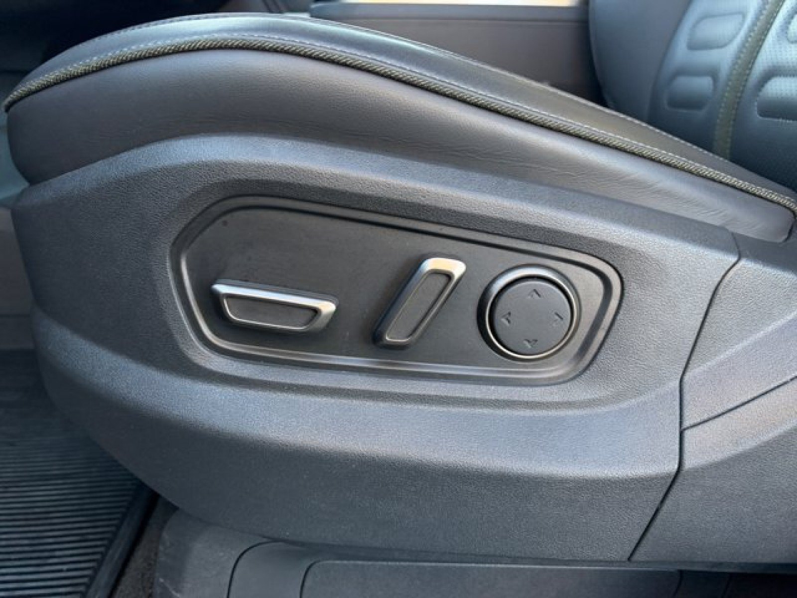 Used 2023 Rivian R1T Adventure Dual AWD/4WD image 12