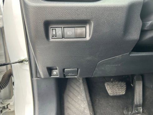 Used 2025 Toyota RAV4 LE AWD/4WD image 18