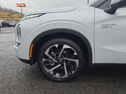 New 2025 Mitsubishi Outlander SE image 8