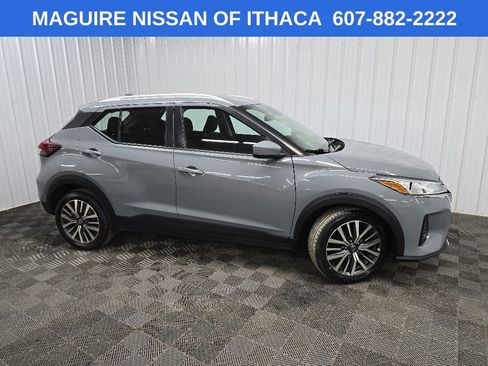 Used 2021 Nissan Kicks SV FWD image 1