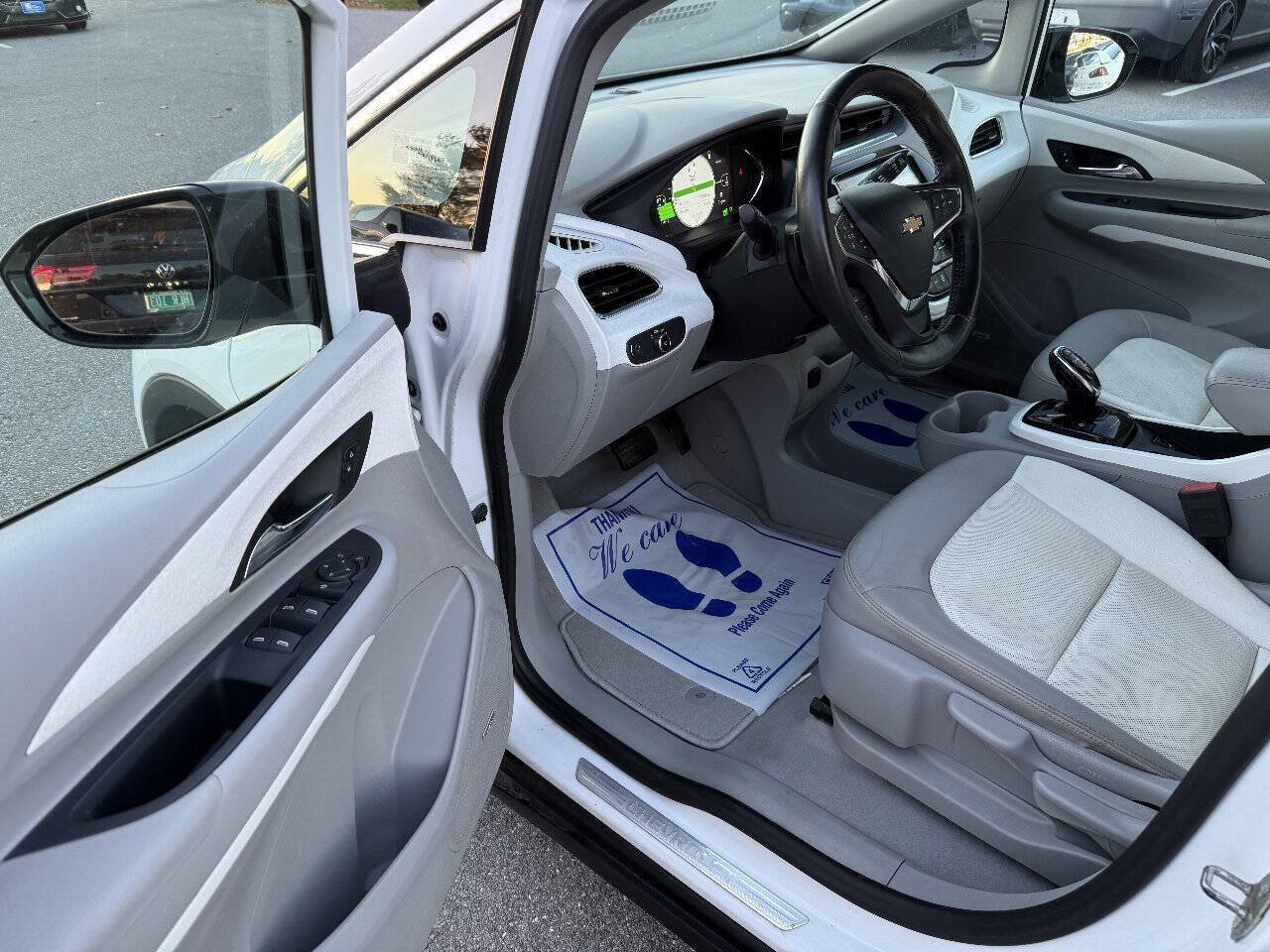 Used 2017 Chevrolet Bolt Premier w/ Driver Confidence II Package FWD image 18