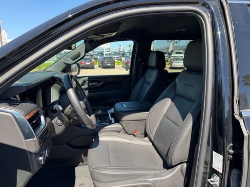 Used 2025 GMC Yukon Denali image 5