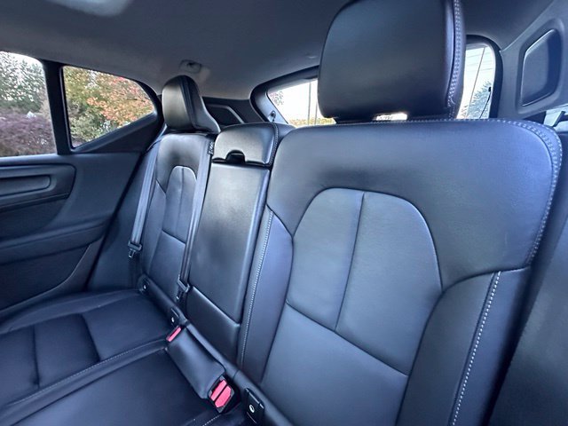 Used 2025 Volvo XC40 B5 Plus w/ Protection Package Premier AWD/4WD image 11