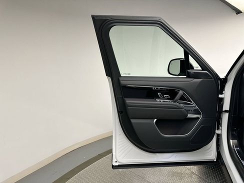 New 2026 Land Rover Range Rover Long Wheelbase SE image 21